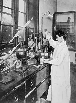 Beaker: MEDICAL STUDENT IN LAB