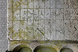 Crus: Medieval calculation table, Chateau du Clos Vougeot