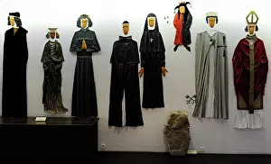 Latvia: Medieval clothing. Europe