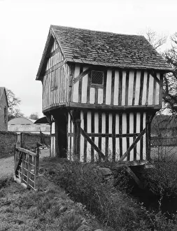 Gatehouses: MEDIEVAL GATEHOUSE