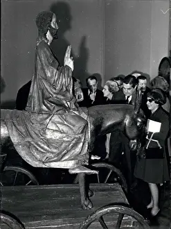 Periods: Medieval sculpture of Christ on a donkey, Paris exhibition