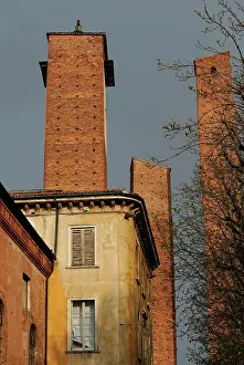 Vinci: Two medieval towers, Leonardo Da Vinci Square, Pavia