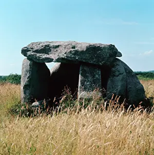 Carnac: Megalithic dolmen near Carnac