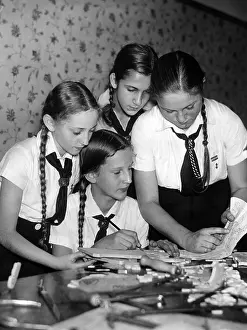 Centers: Members of the BDM doing handicrafts in Berlin-Charlotte