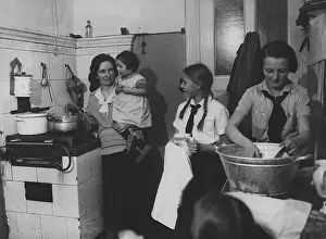 Housework: Members of the BDM in the kitchen of a family, 1935