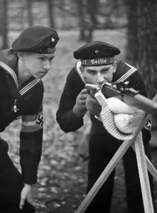 Wannsee: Members of the Marine-HJ at shooting practice in Berlin