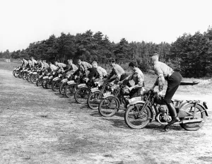 Exercising: Members of the Motor HJ during an exercise, 1938