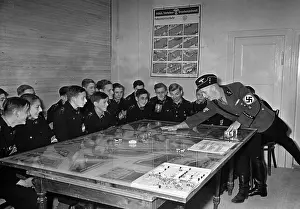 Explains: Members of the Motor HJ learn about the traffic rules, 1942