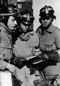 Gandersheim: Members of the Motor HJ looking at a map, 1940