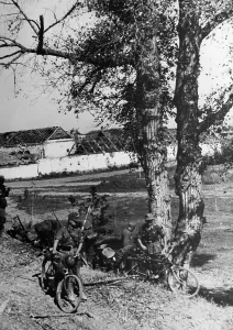 Reichsarbeitsdienst: Members of the RAD at the Terek, 1942