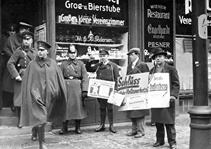 Ballot: Members of the Schutzpolizei vote at the Reich