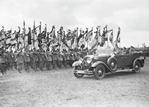 Duesterberg: Members of the Stahlhelm line up before their leaders, 1932