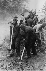 Paramilitary: Members of the Todt Organization eliminate
