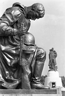 Treptower: Memorial complex in Treptower Park. Germany, 1990