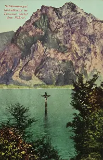 Traunsee: Memorial cross in Traunsee nearest the Puhret