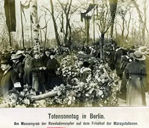 Volkspark: Memorial service at the cemetery Friedhof der