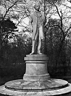 Fontane: Memorial to Theodor Fontane, 1937