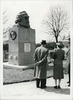 12ft: Memorials - Monuments - Museums - Parks - Statues