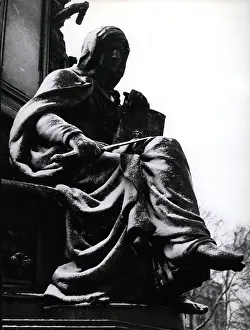 Topic: Memorials - Monuments - Museums - Parks - Statues