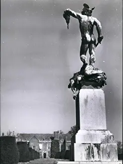 Lawns: Memorials - Monuments - Museums - Parks - Statues