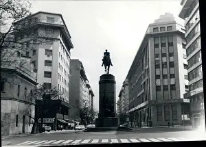 Diagonal: Memorials - Monuments - Museums - Parks - Statues
