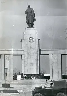 Westberlin: Memorials - Monuments - Museums - Parks - Statues