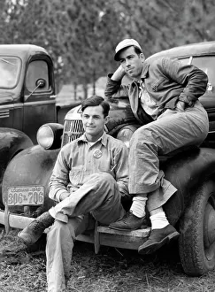 Livingston: men - construction workers - leisure activities