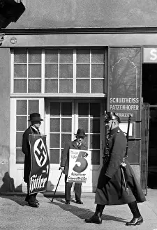 Patzenhofer: Men with election posters, 1933