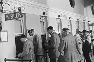 Hialeah: Men - Gambling - Horse Race