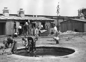 Kaiserdamm: Men of the Labor Service build a pool, 1936