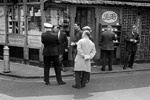 Pepsi: Men outside a snack bar see something amusing