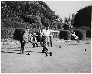 Bowls: MEN PLAYING BOWLS