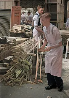 Glue: Men in a timber workshop