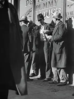 Skid: Men - Unemployment - Social Issues - Economic Depression