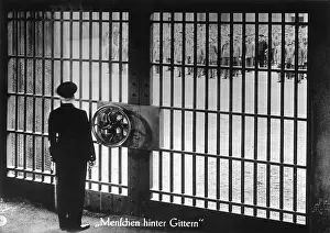 Hinter: Menschen hinter Gittern