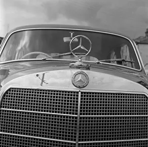 Logos: Mercedes Benz Emblem