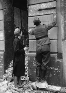 Messages: Messages on destroyed houses, Cologne 1943