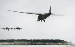 Powe: Messerschmitt Me 321 -shown under tow by He111Z, this v?