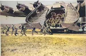 Disgorging: Messerschmitt Me 323D -disgorging troops