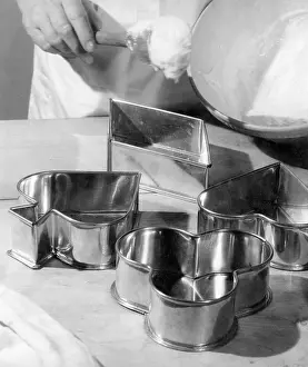 Whist: METAL BAKING TINS