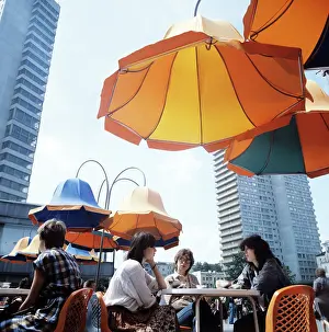 Kalininsky: Metelitsa cafe in Moscow, 1983
