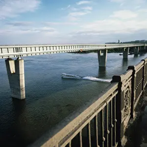 Stretching: Metro-bridge across Ob river, 1986