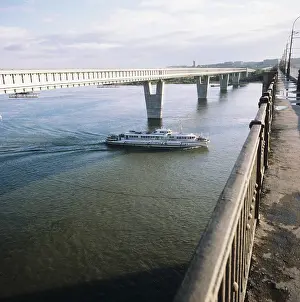 Stretching: Metro-bridge across Ob river, 1986