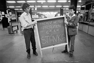 Installs: Metro - subway - general strike