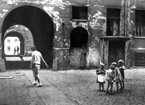 Backyards: Meyers Hof in Berlin, 1932