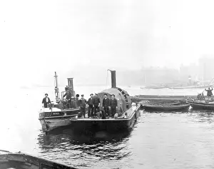 Fireboat: MFB fire float and tug on the River Thames