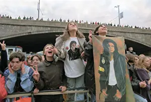 Numerous: Michael Jackson's fans, 1996