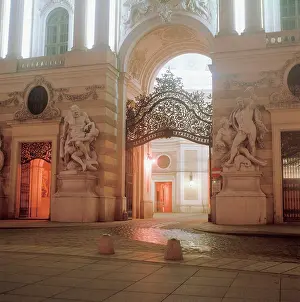 Michaelerplatz: Michaelertor