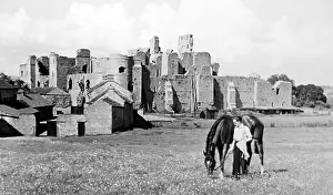 Middleham: Middleham Castle in the 1930s