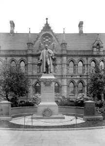 Sadler: Middlesbrough, Statue of Sir Samuel Sadler 1913